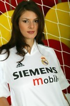 Anita Queen posa con la camiseta del Real Madrid, foto 1