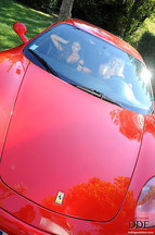Fotos románticas con Danielle Maye y Krystal Webb posando encima de un Ferrari, foto 1