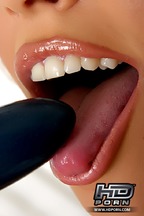 Jamie Lynn masturbándose con un dildo negro, foto 8