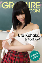Jovencita asiática Uta Kohaku enseña su coñito depilado, foto 1
