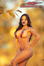 Nina Mercedez posando en bikini rojo, foto 10