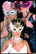 Orgía lésbica con Felicia Danay, Julia Hayes y Sara St. James, foto 7