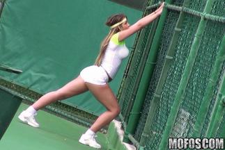 Carmen Caliente follada en el vestuario después de jugar al tenis, foto 4