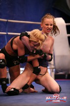 Pelea lésbica con fisting entre Gitta Blond y Bianka Lovely, foto 9