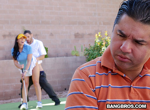 Rachel Starr follándose a su instructor de golf Damon Dice, foto 5
